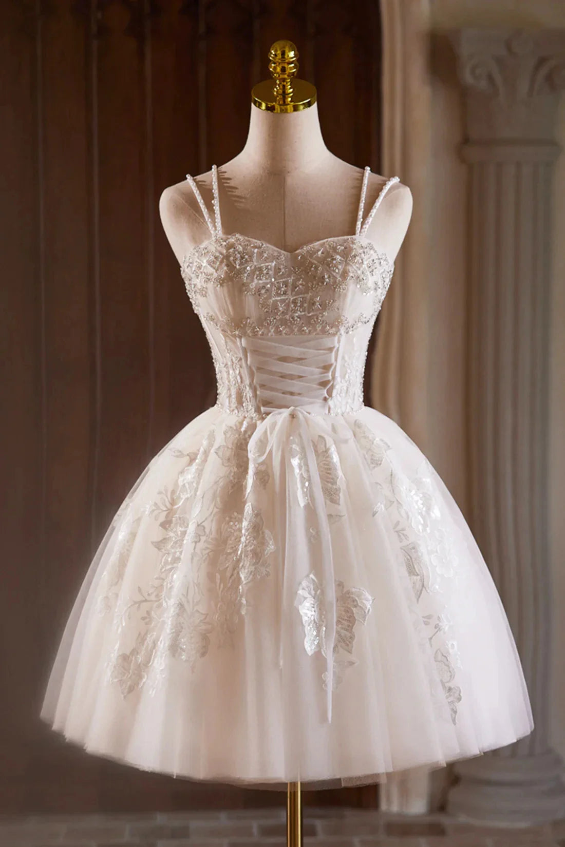 A-Line Tulle Beaded Short Prom Dress Light Champagne Spaghetti Strap Party Dress