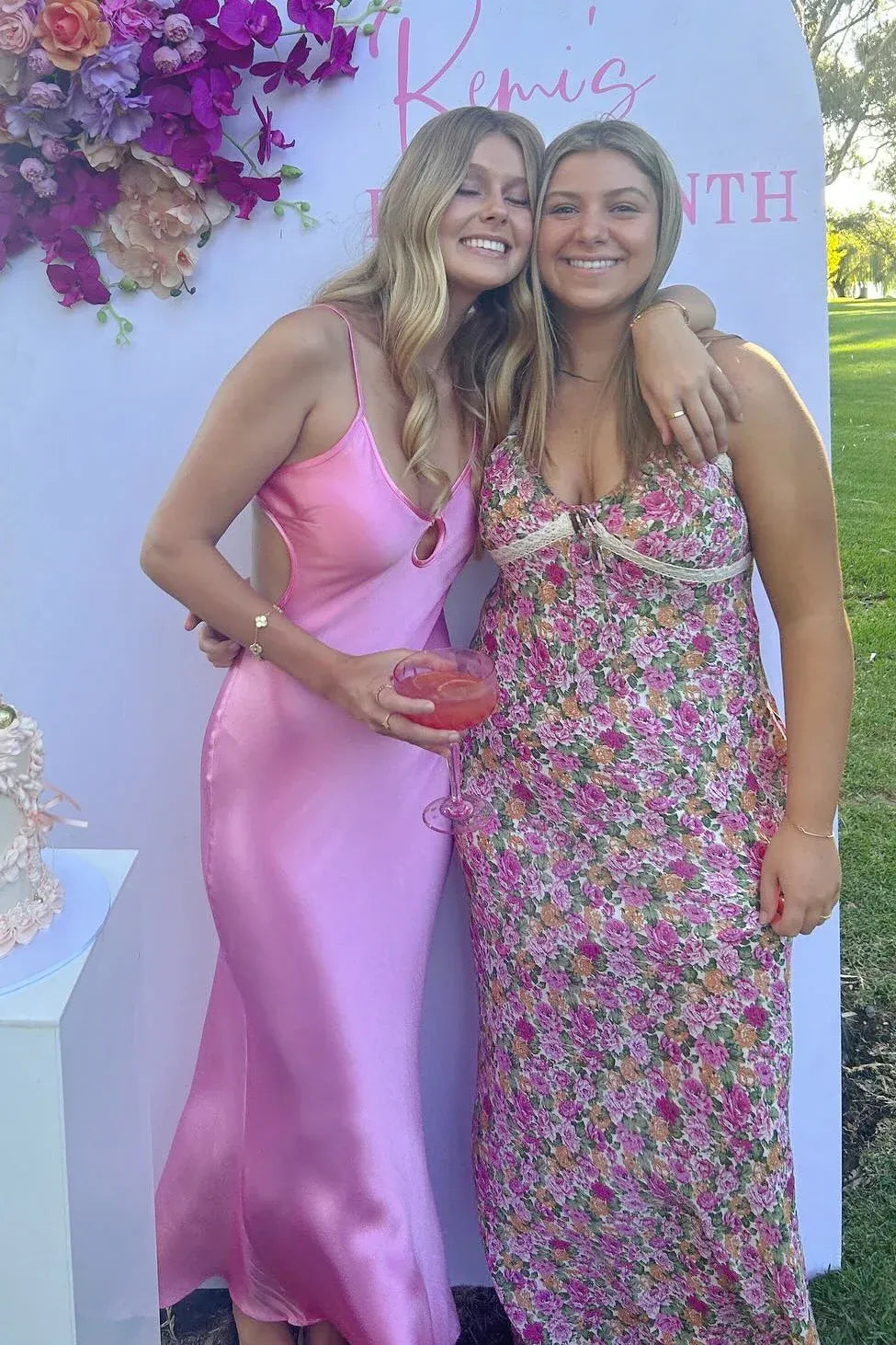 Bargain Fitted V Neck Sleeveless Backless Satin Floor-Length Prom Dress