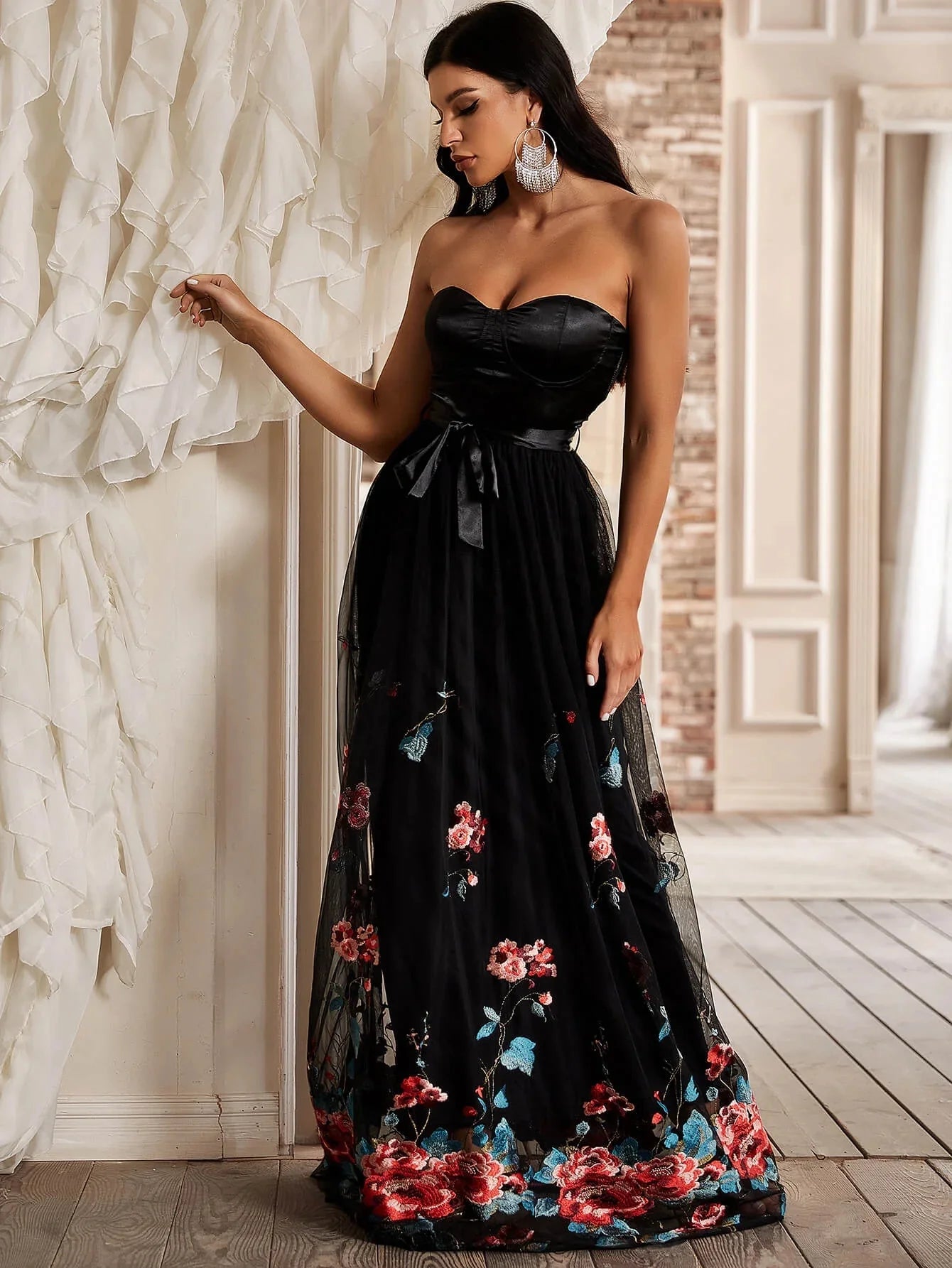 Black Embroidery Bodice Prom Dress