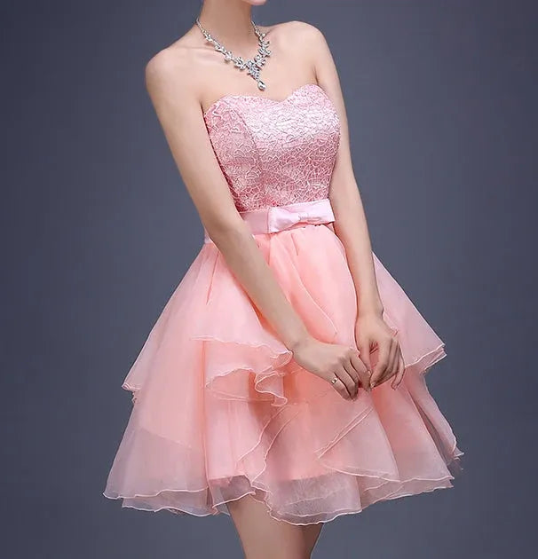 Charming A-Line Sweetheart Neck Sleeveless Lace Pleated Short-Mini Homecoming Dress