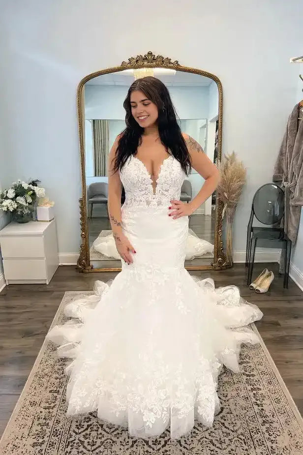 Charming Mermaid V Neck Lace Wedding Dresses