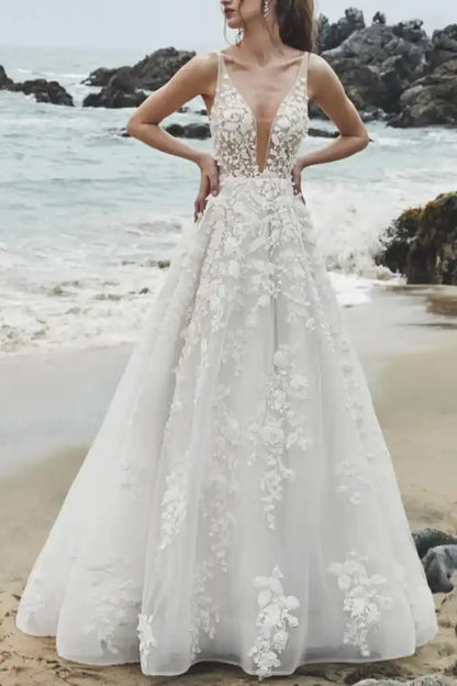 Chic Spaghetti Straps Lace Appliques Long Wedding Dress