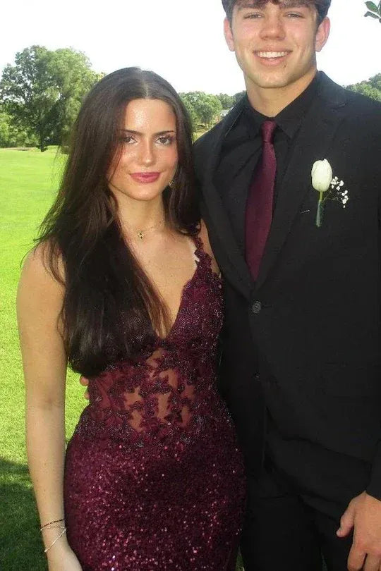 Classy Fitted V-Neck Sleeveless Appliques Sequins Floor-Length Prom Dress