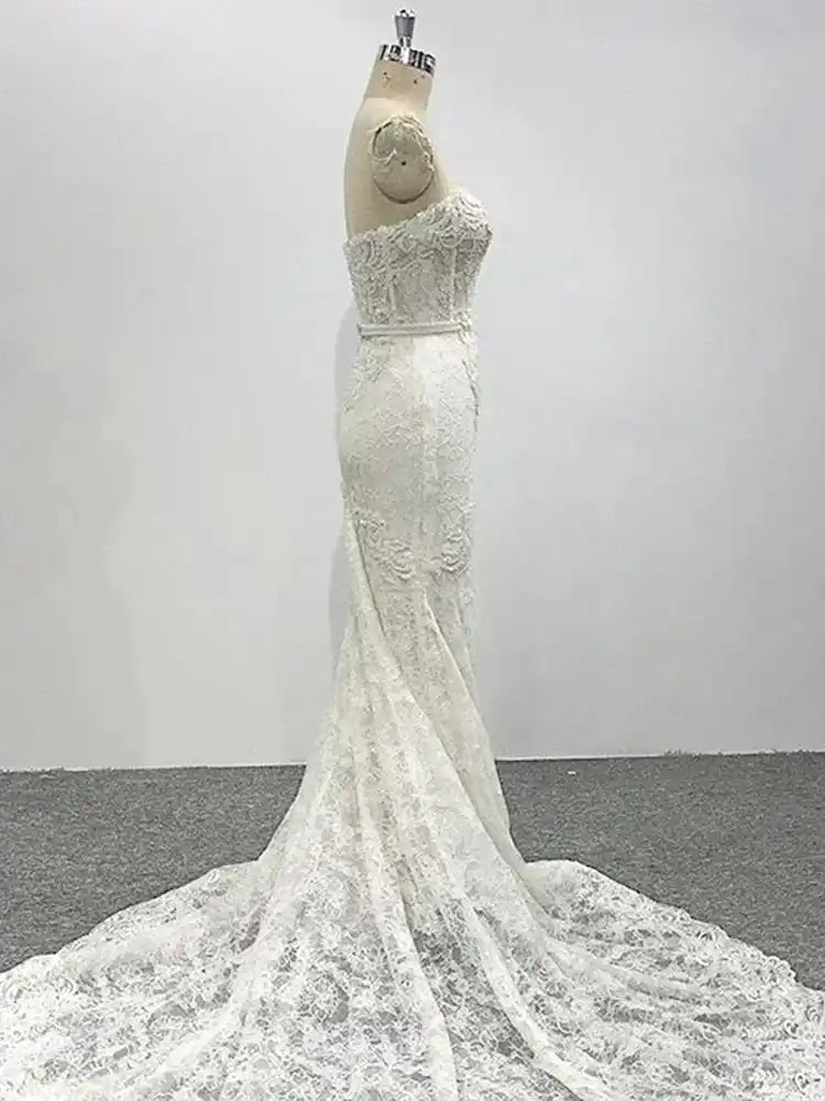 Delicate Strapless Lace Bridal Gown Sleeveless Wedding Dress