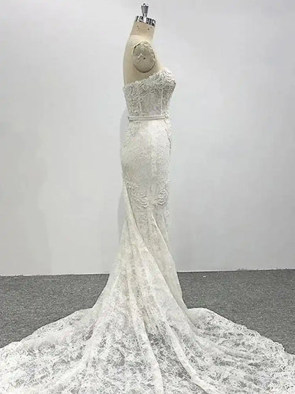 Delicate Strapless Lace Bridal Gown Sleeveless Wedding Dress