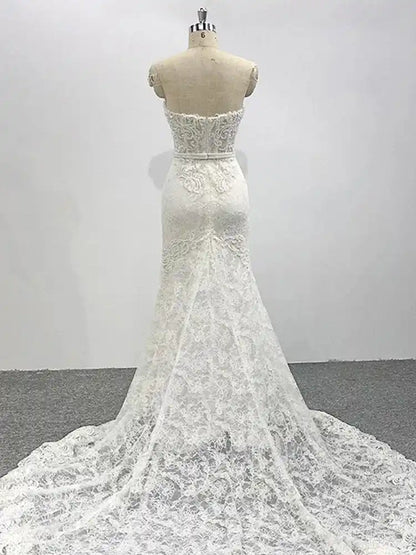 Delicate Strapless Lace Bridal Gown Sleeveless Wedding Dress