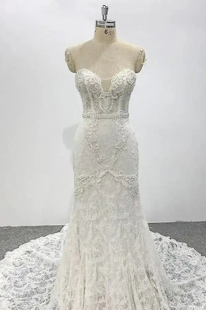 Delicate Strapless Lace Bridal Gown Sleeveless Wedding Dress