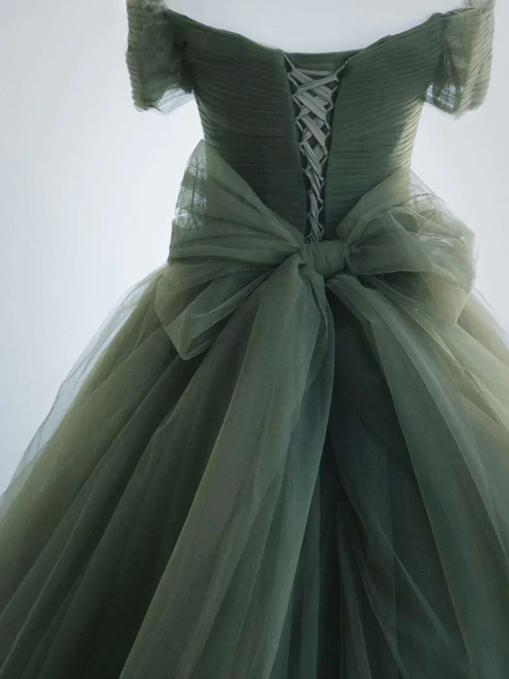 Dramatic Ball Gown Off-the-shoulder Cap-sleeved Tulle Olive Green Maxi Prom Dress for Women Custom