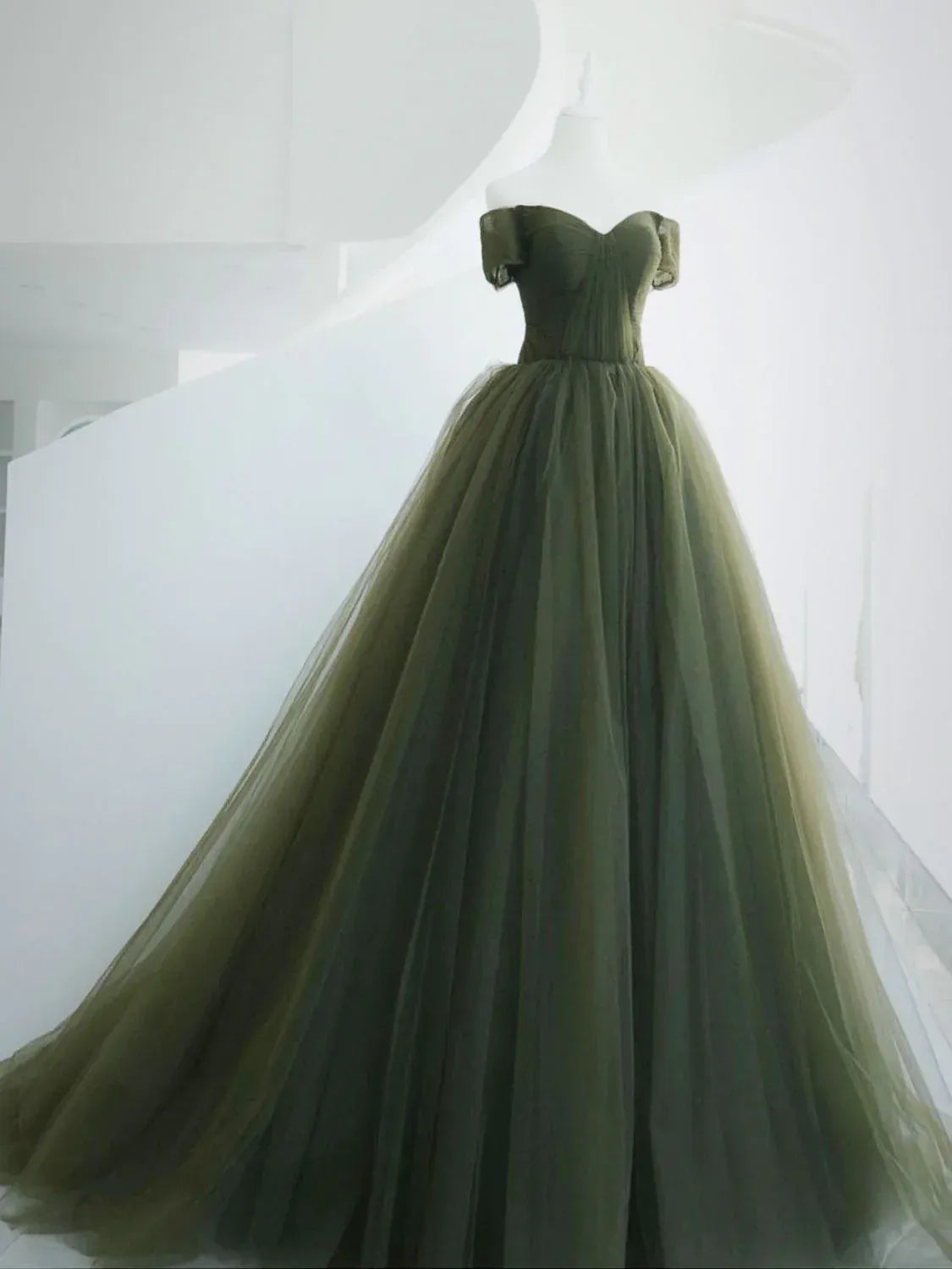 Dramatic Ball Gown Off-the-shoulder Cap-sleeved Tulle Olive Green Maxi Prom Dress for Women Custom