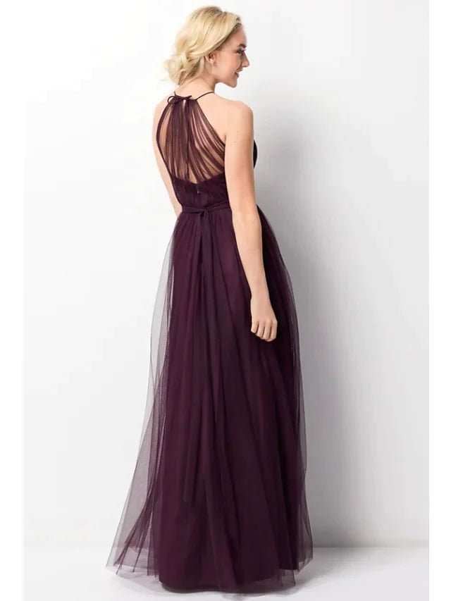 Bridesmaid in a flowing dark red A-line halter neck dress.