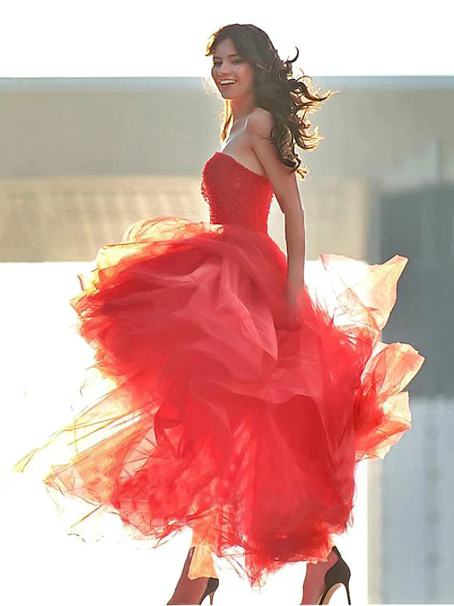 Back view of an elegant A-line sweetheart sleeveless tulle pleated floor-length dress.