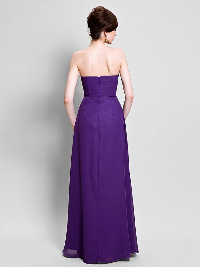 Close-up of the sweetheart neckline and delicate beading on the gown.