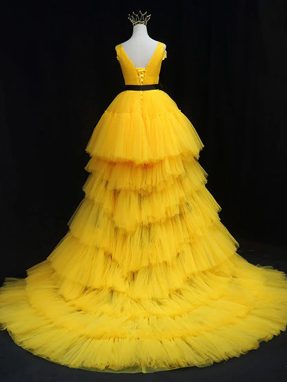 Side view of a model in a light blue A-line high-low tulle homecoming dress.