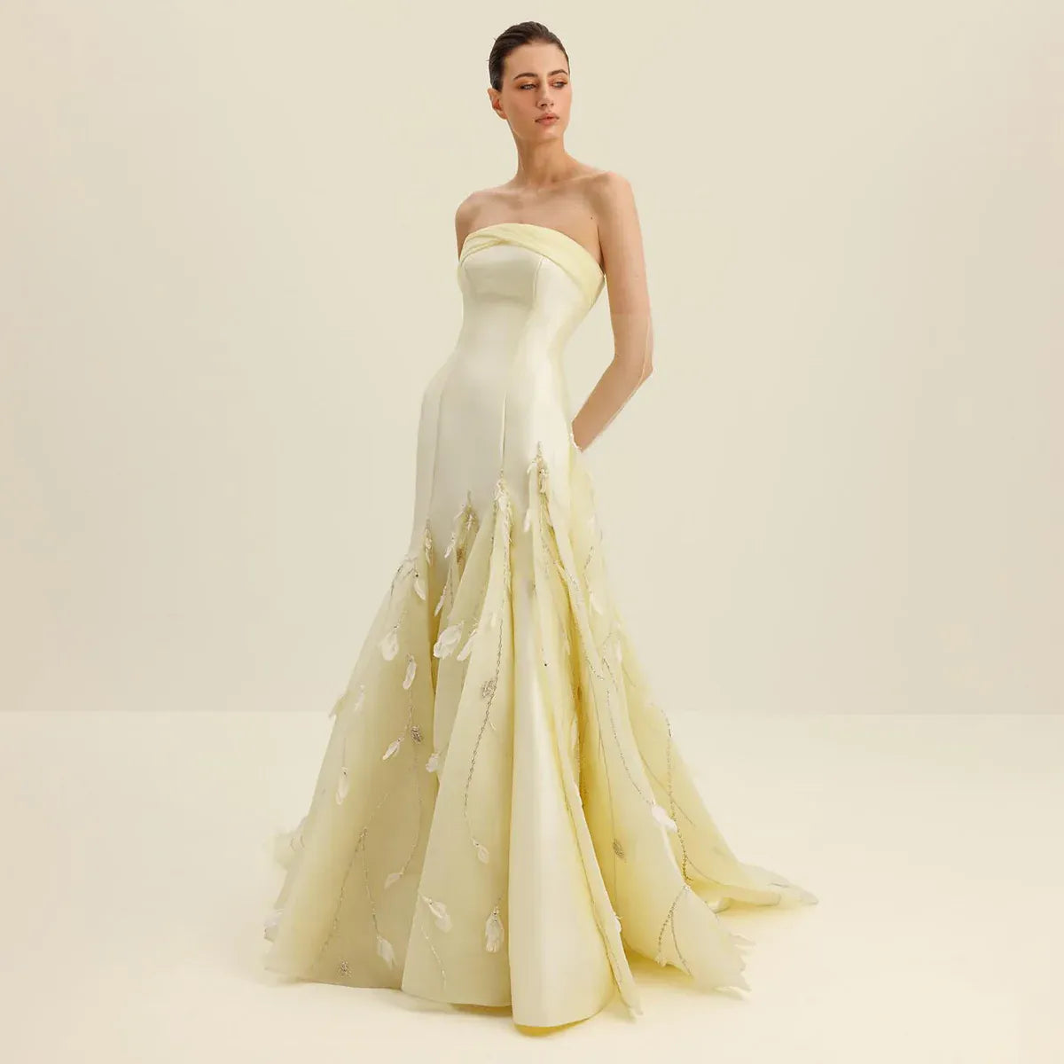 Elegant Mermaid Strapless Sleeveless Beaded Feather Leaf Appliqué Satin Evening Dress With Train