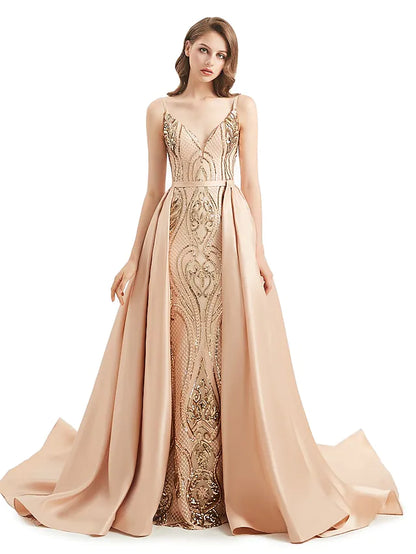 Woman posing in the sparkling mermaid trumpet evening dress.