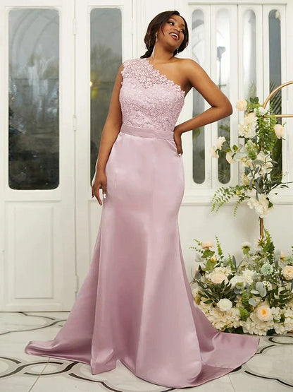 Plus size one-shoulder long bridesmaid dress in satin and lace.