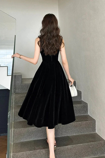 Elegant A-Line Scoop Sleeveless Back Zip Tea-Length Homecoming Dress for women
