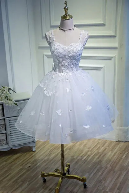 Elegant A-Line Sweetheart Tulle White Short Homecoming Dress for Women with Appliques