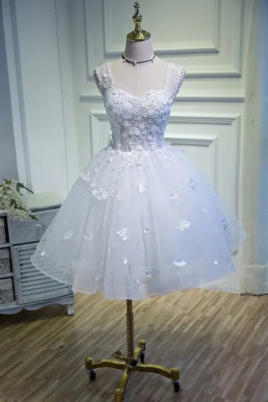 Pretty A-Line Sweetheart Tulle White Short Homecoming Dress With Appliques