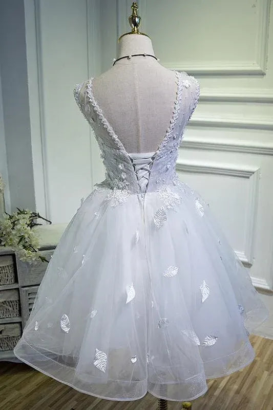 Elegant A-Line Sweetheart Tulle White Short Homecoming Dress for Women with Appliques
