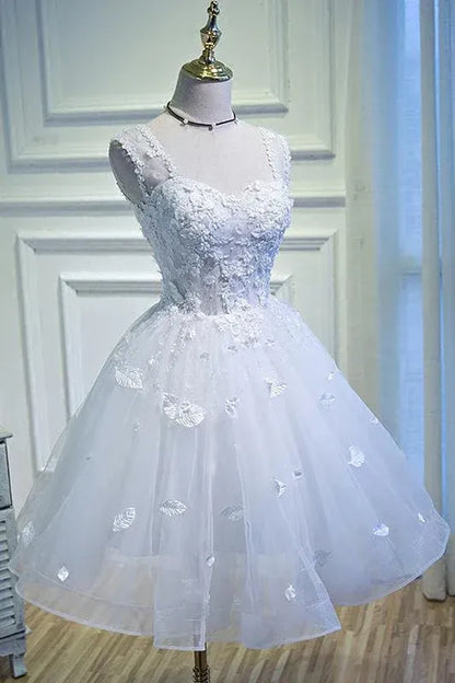 Elegant A-Line Sweetheart Tulle White Short Homecoming Dress for Women with Appliques