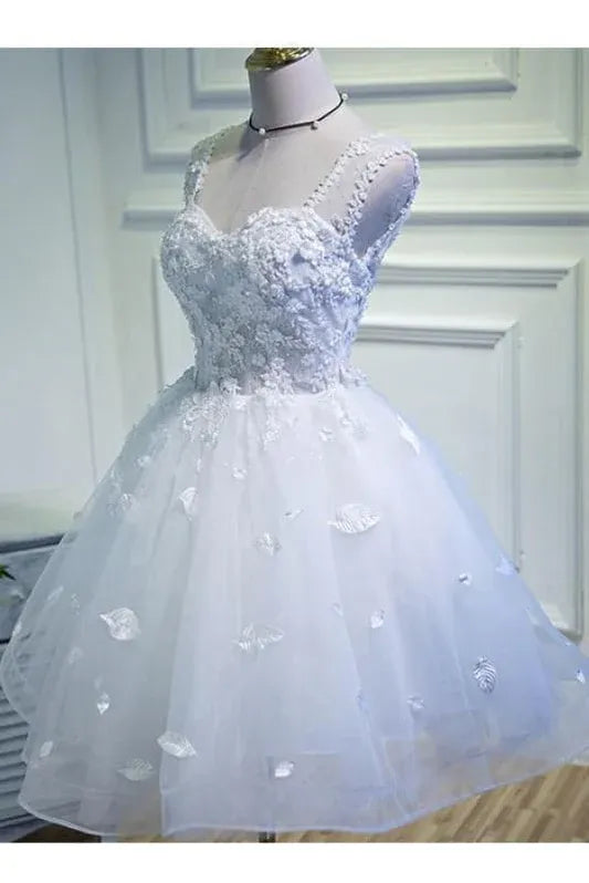 Elegant A-Line Sweetheart Tulle White Short Homecoming Dress for Women with Appliques