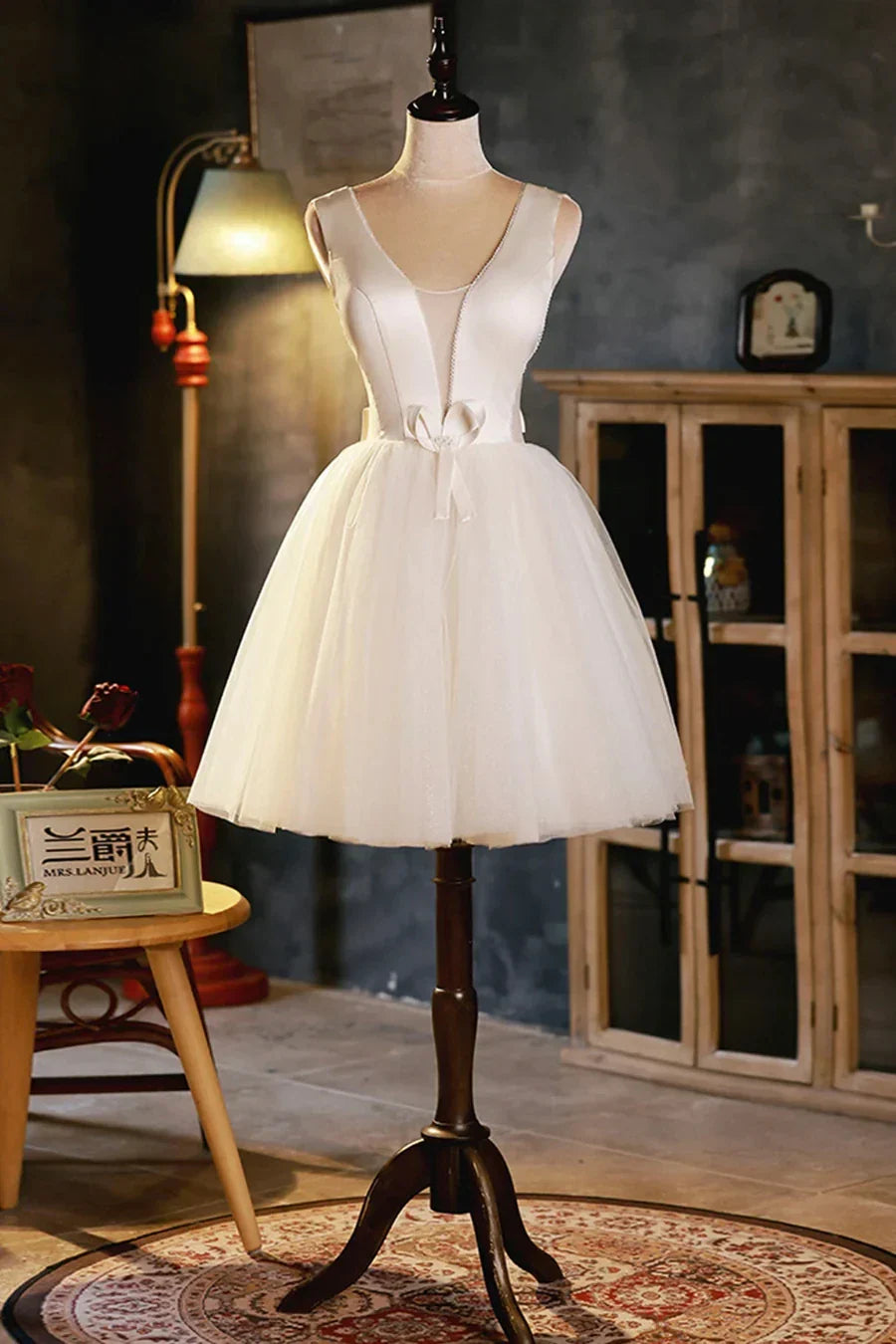 Elegant A-Line V Neck Sleeveless Backless Short-Mini Homecoming Dress for ladies