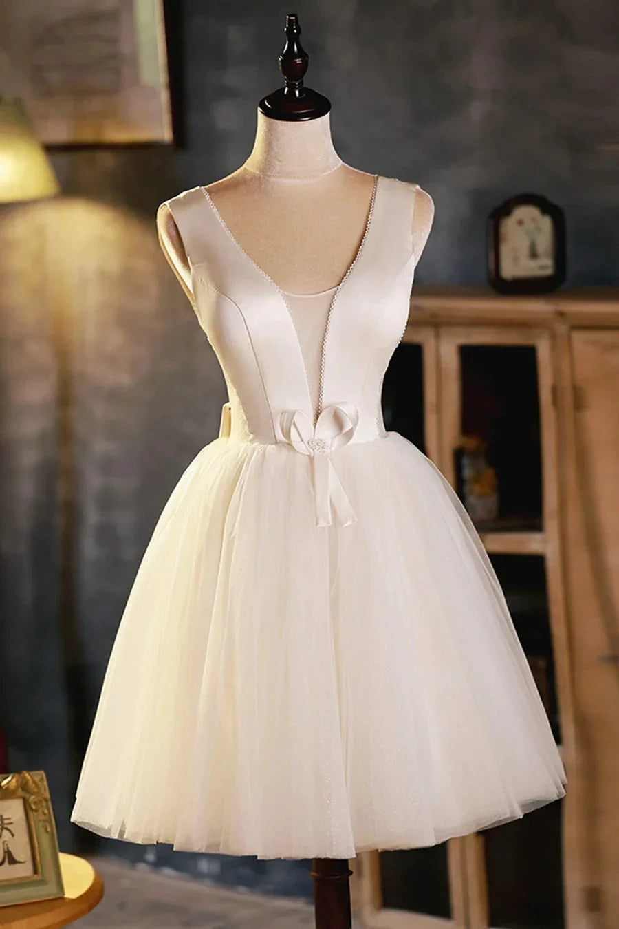 Elegant A-Line V Neck Sleeveless Backless Short-Mini Homecoming Dress for ladies