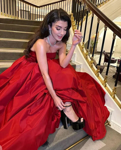 Elegant A-line Strapless Sleeveless Satin Pleated Floor-Length Evening Dress