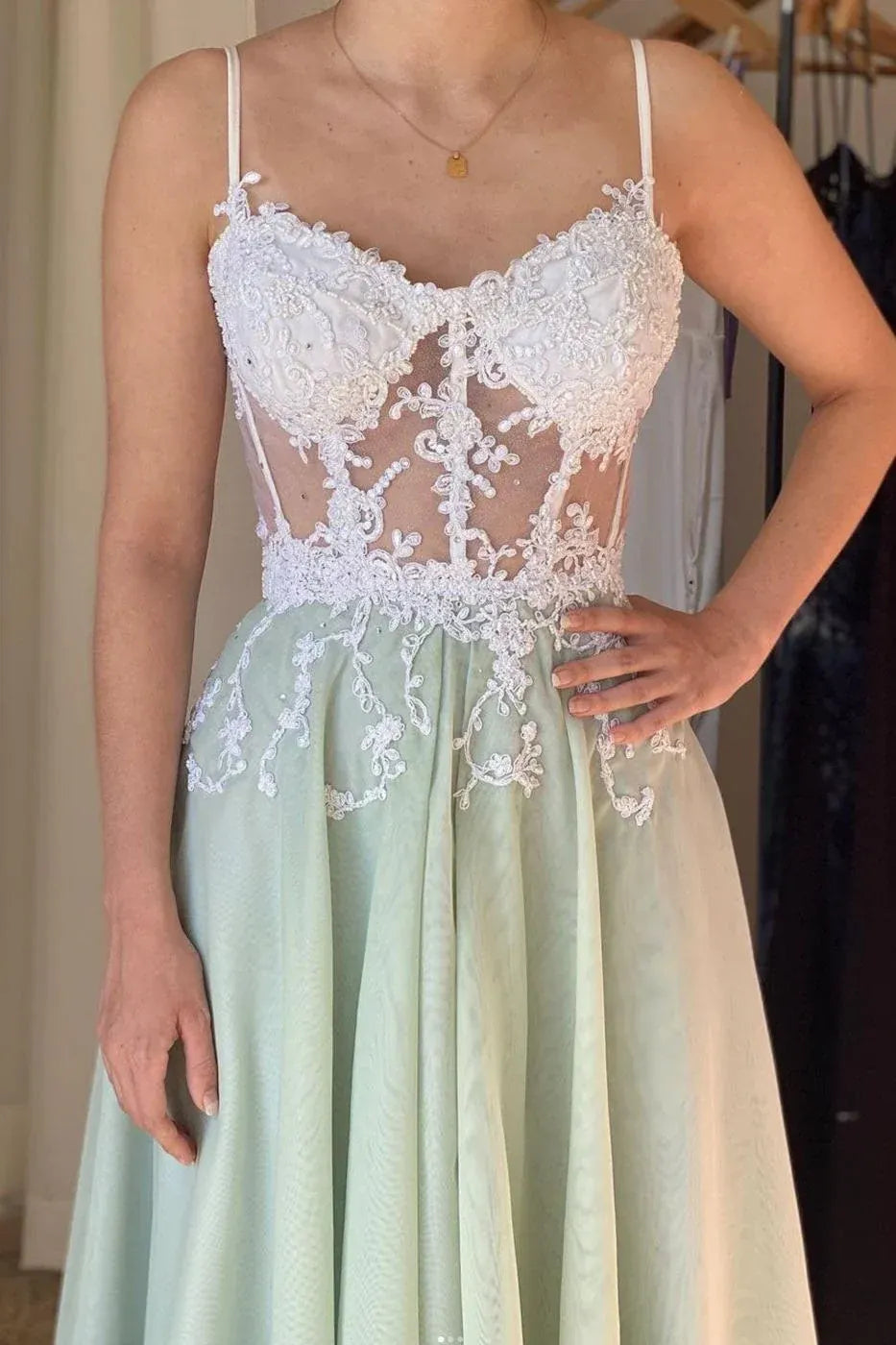 Elegant Ball Gown Spaghetti Straps Sleeveless Pleated Tulle Floor-Length Prom Dress