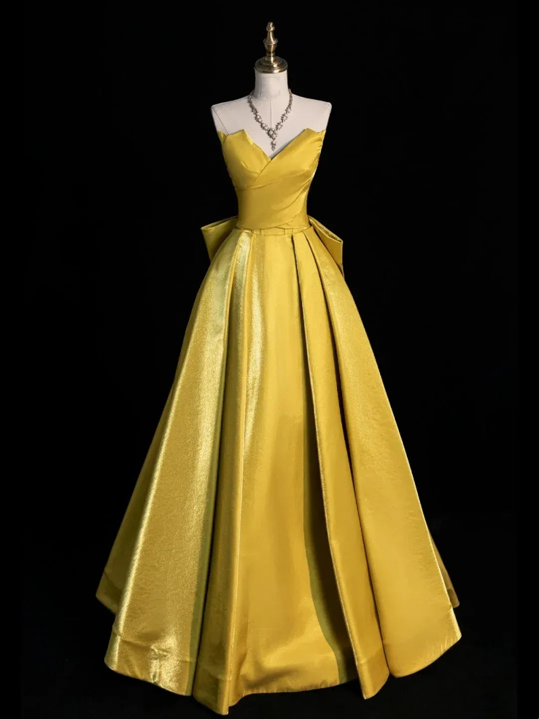 Elegant Ball Gown Strapless Sweetheart Lace-Up Back Floor-Length Formal Dress