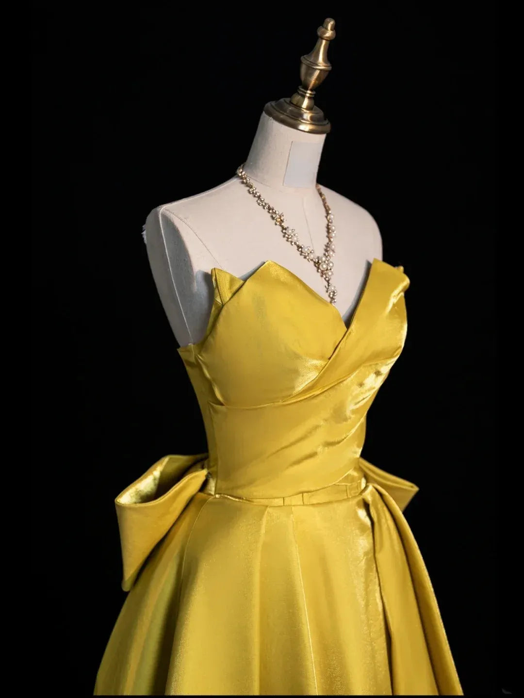 Elegant Ball Gown Strapless Sweetheart Lace-Up Back Floor-Length Formal Dress