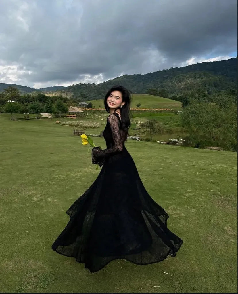 Elegant Sheath Crew-Neck Long-Sleeve Lace Black Floor-Length Prom Dress for Women
