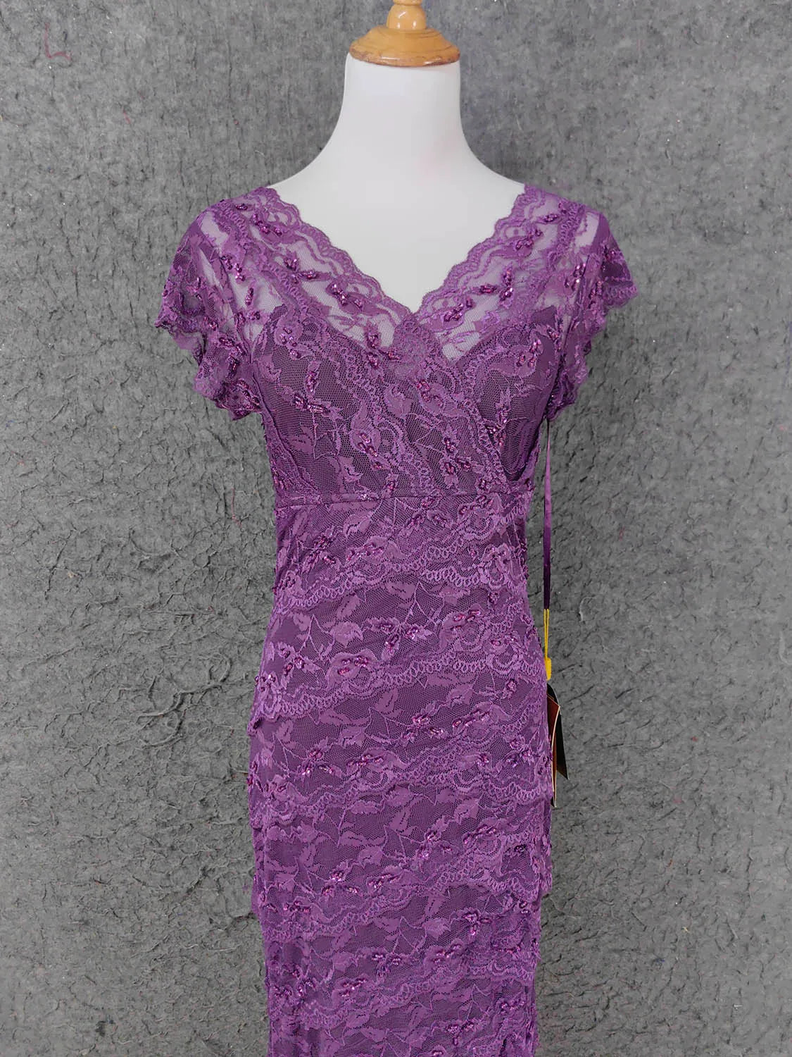 Elegant Sheath V-neck Cap-sleeved Lace Deep Purple Maxi Prom Dress for Women Ready to Ship