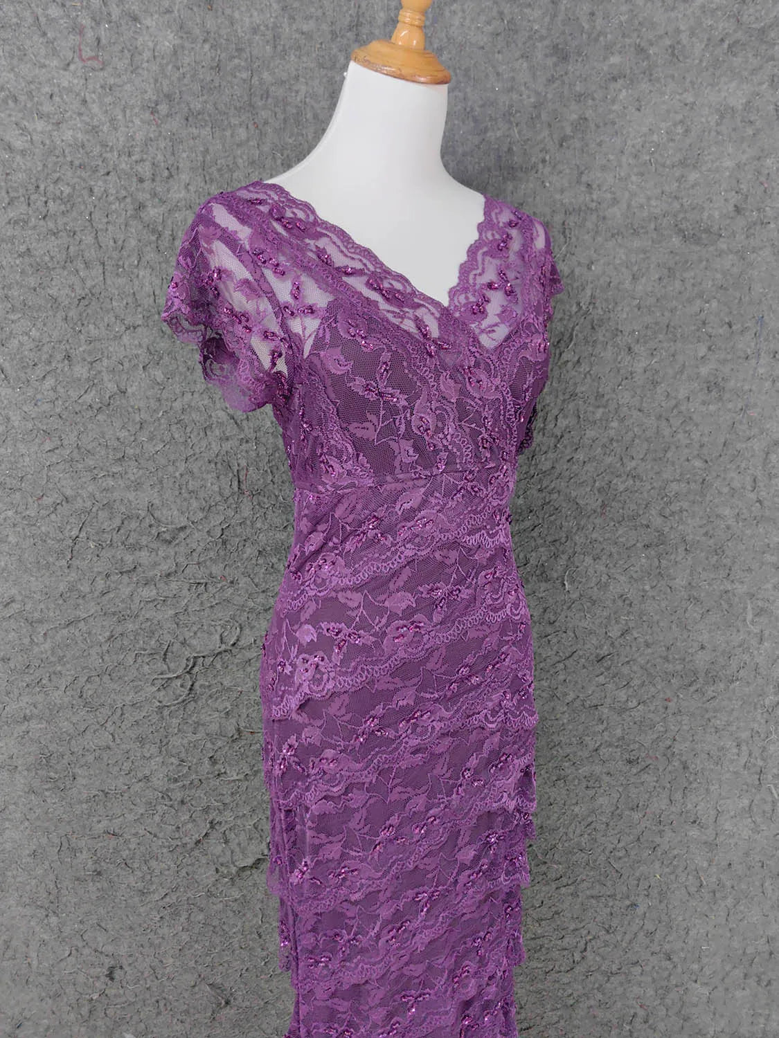 Elegant Sheath V-neck Cap-sleeved Lace Deep Purple Maxi Prom Dress for Women Ready to Ship