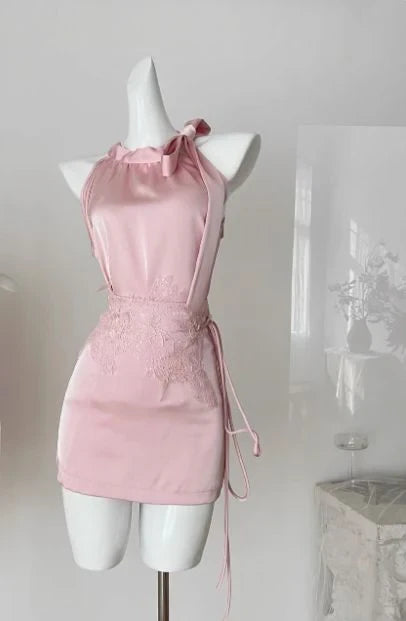 Elegant A-Line Halter Neck Tie-Bow Lace Applique Pink Mini Homecoming Dress