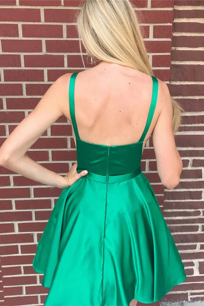 Elegant A-Line Illusion V-Neck Pleated Emerald Green Short Homecoming Dress With Pockets