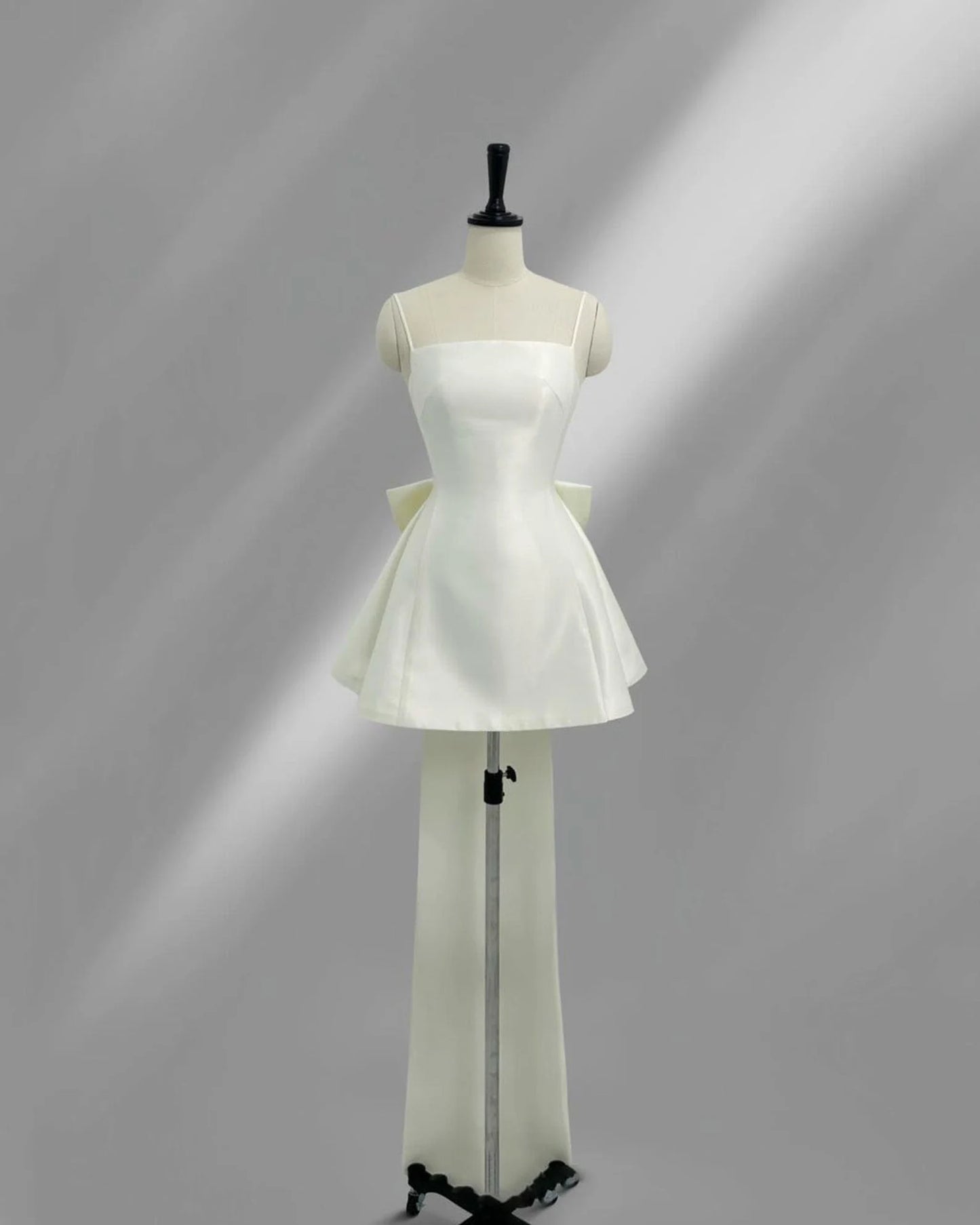 Elegant A-Line Spaghetti Straps Big Bow Back Taffeta Ivory Mini Homecoming Dress
