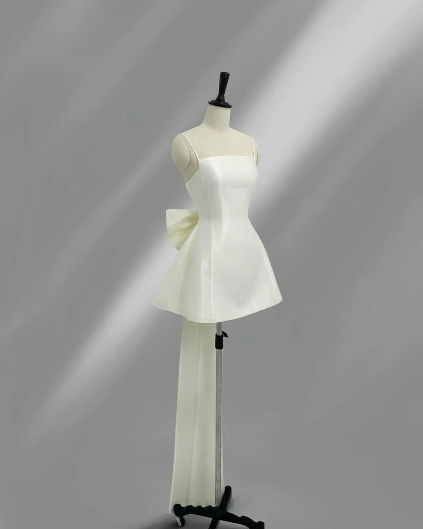 Elegant A-Line Spaghetti Straps Big Bow Back Taffeta Ivory Mini Homecoming Dress