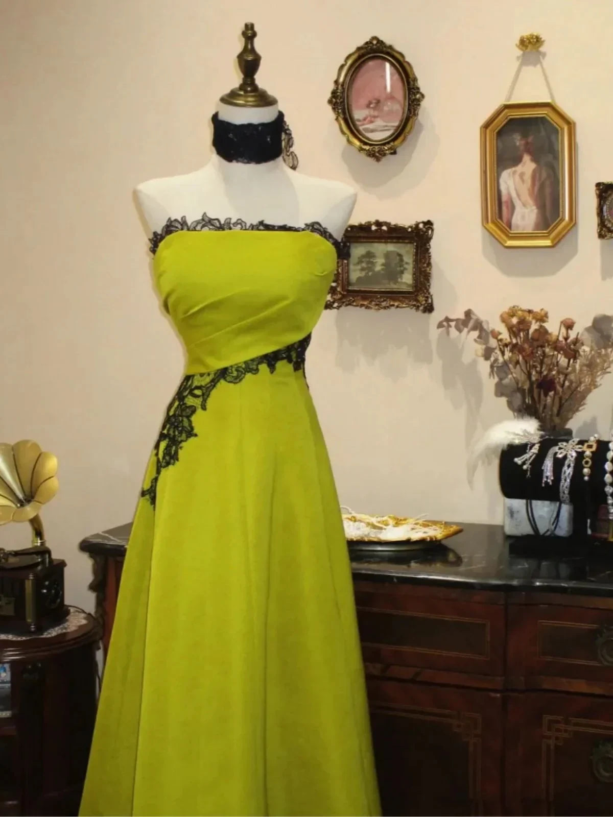 Elegant A-Line Strapless Sleeveless Lace Trim Lime Green Floor-Length Evening Gown