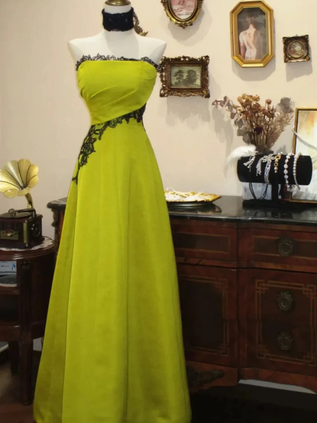 Elegant A-Line Strapless Sleeveless Lace Trim Lime Green Floor-Length Evening Gown
