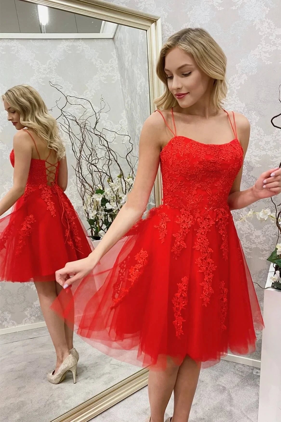Elegant A-Line Sweetheart Corset Lace Applique Red Short Homecoming Dresses