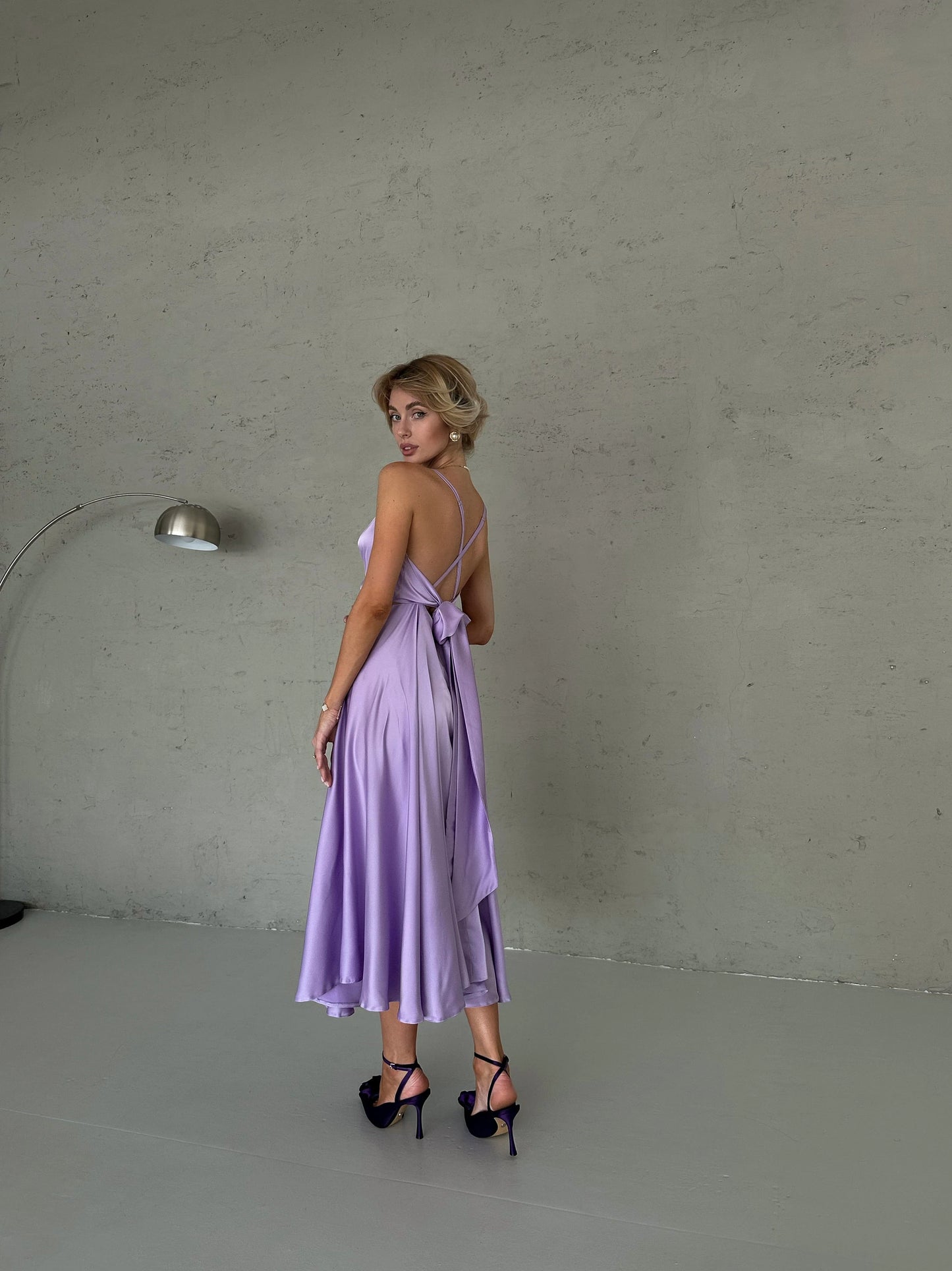 Elegant A-Line V-Neck Criss-Cross Back Lavender Midi Prom Dress With Tie