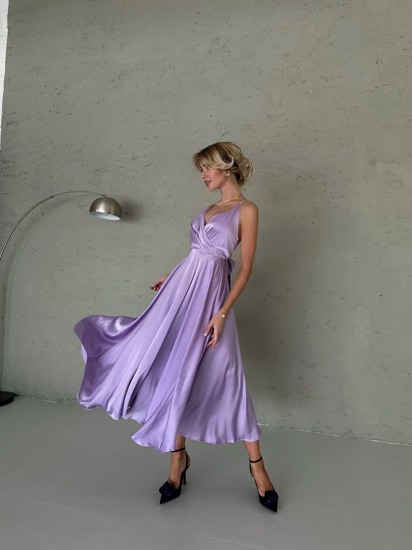 Elegant A-Line V-Neck Criss-Cross Back Lavender Midi Prom Dress With Tie