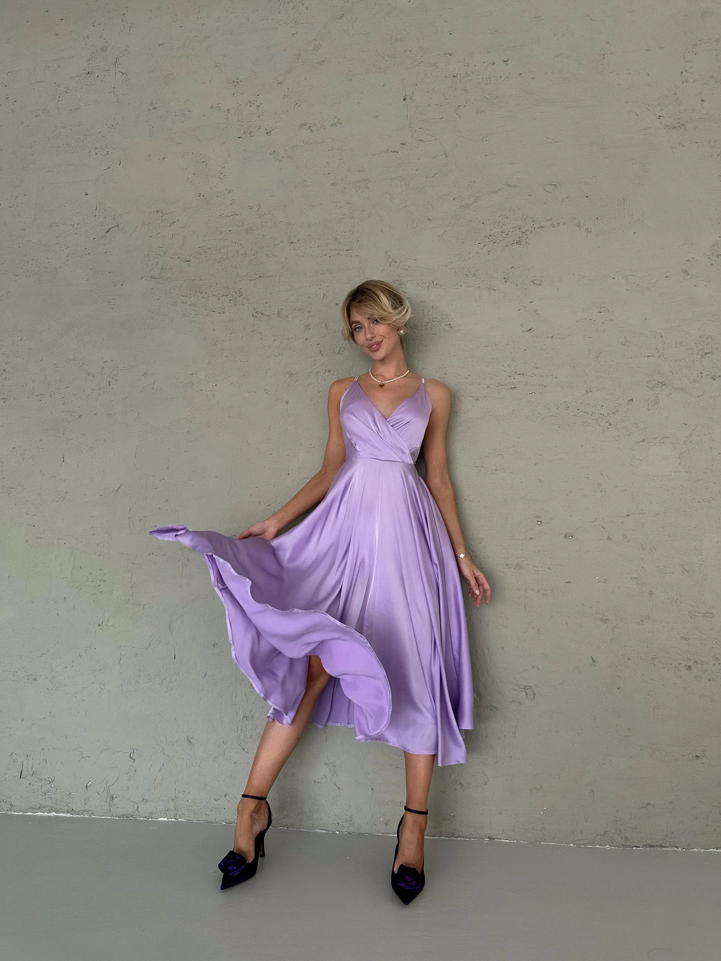 Elegant A-Line V-Neck Criss-Cross Back Lavender Midi Prom Dress With Tie