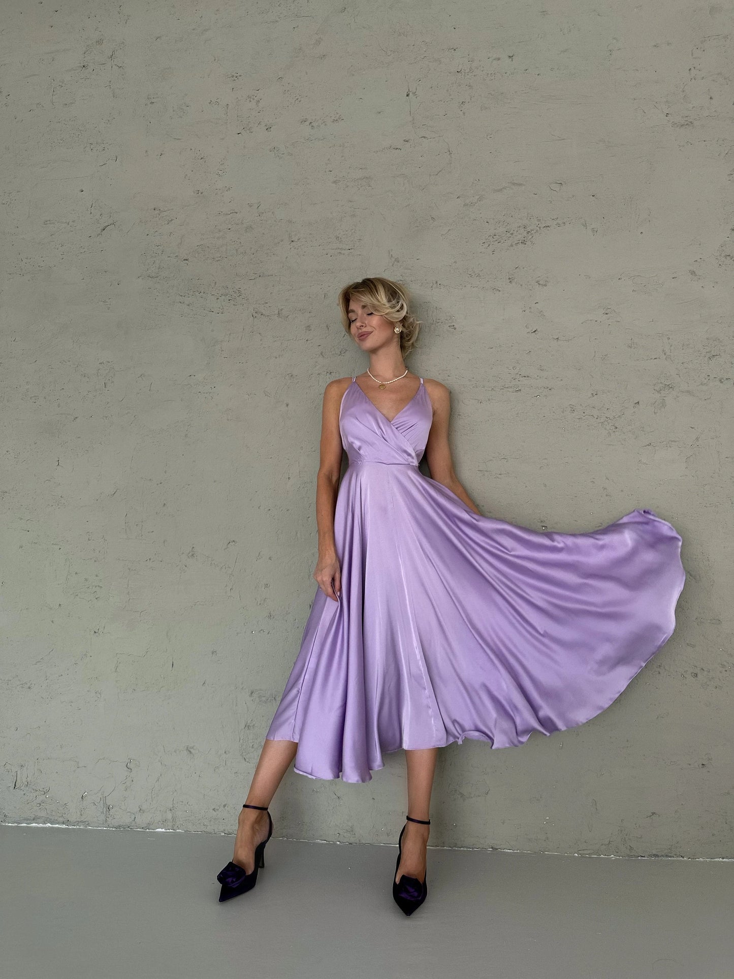 Elegant A-Line V-Neck Criss-Cross Back Lavender Midi Prom Dress With Tie
