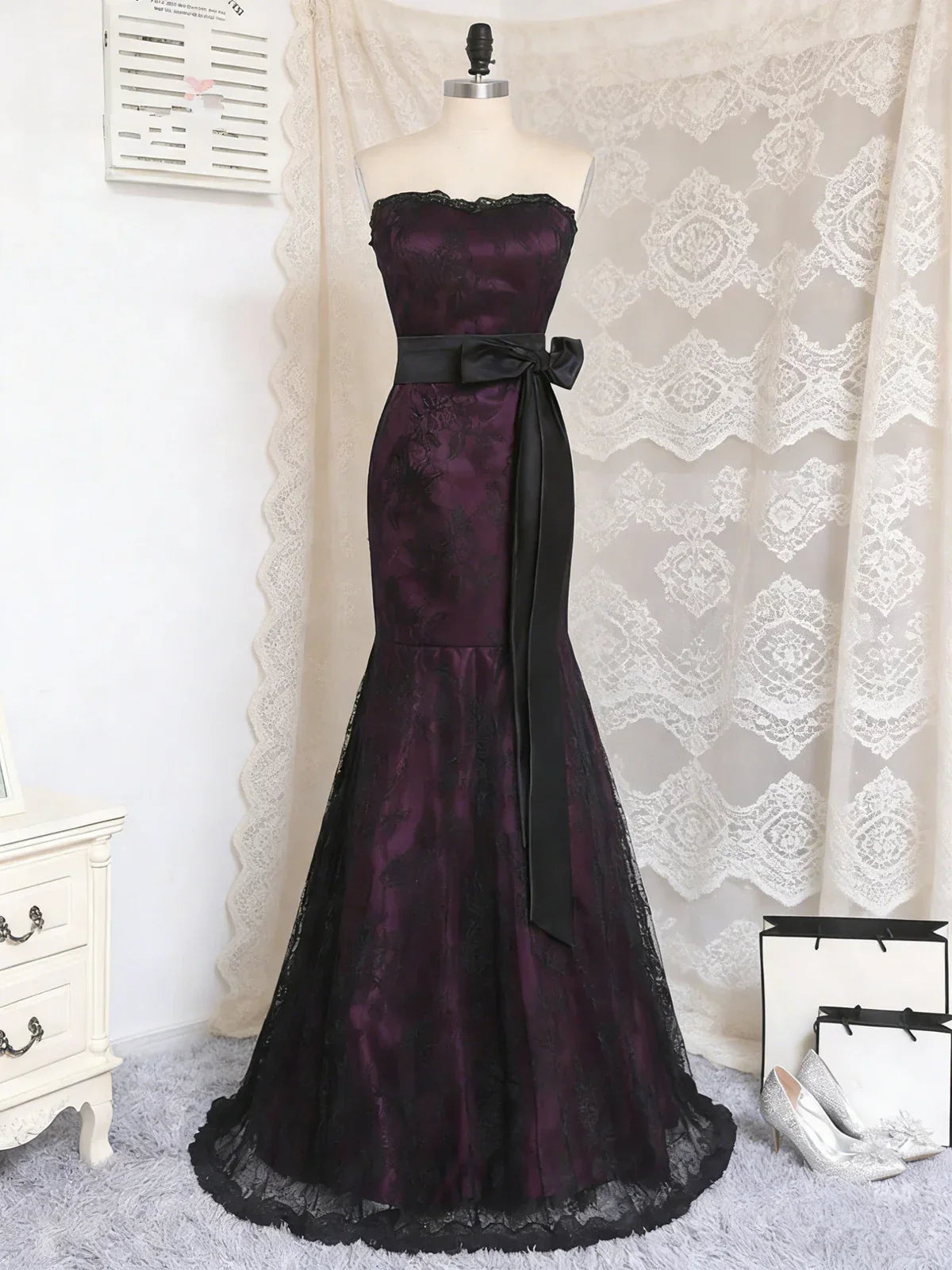 Elegant Mermaid Strapless Sleeveless Romantic Lace Plum Floor-Length Evening Dresses Women's Gown