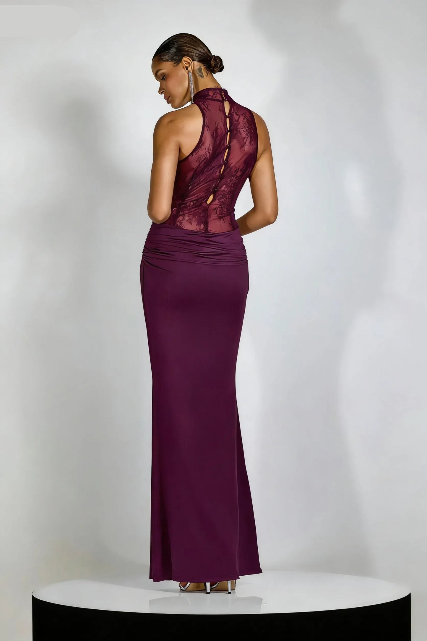 Elegant V Neck Sleeveless Sheath Satin Pleated Floor Length Prom Dress