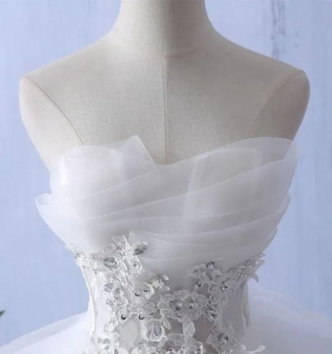 Enchanting A-Line Strapless Beaded Appliques Tulle White Short Homecoming Dress