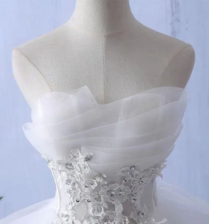 Enchanting A-Line Strapless Beaded Appliques Tulle White Short Homecoming Dress